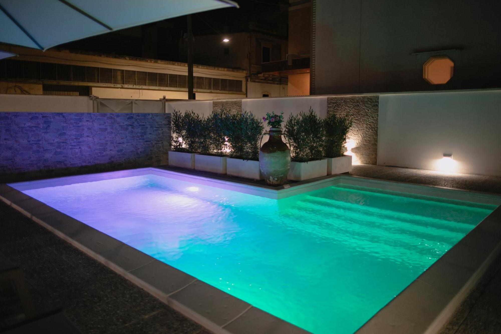 Antica Villa La Viola, Suite With Private Pool Лече Стая снимка